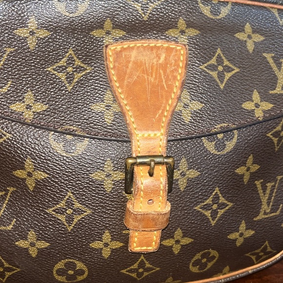 Louis Vuitton Jeune Fille Monogram Coated Canvas Leather Crossbody bag - Picture 2 of 15